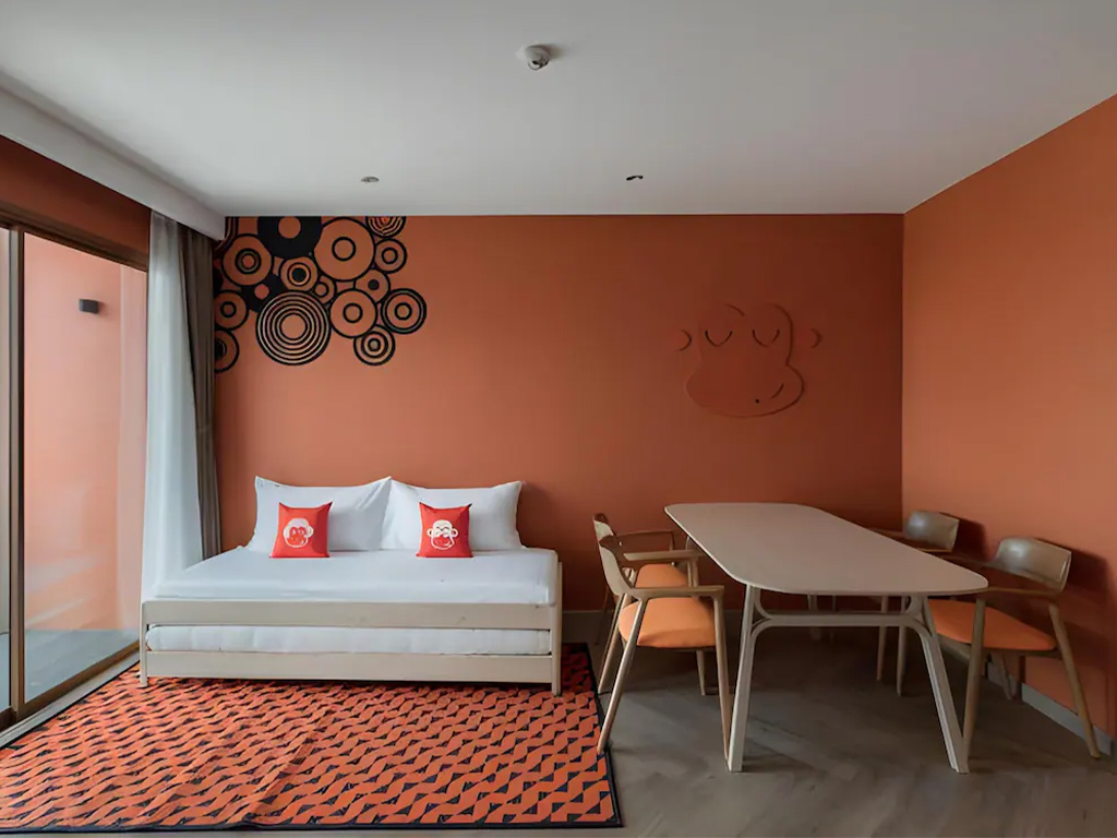 CHIMPANZEE BATH POD SUITE SEAVIEW