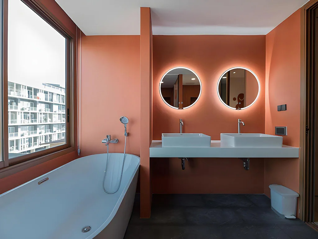 ORANGUTAN BATH POD SUITE