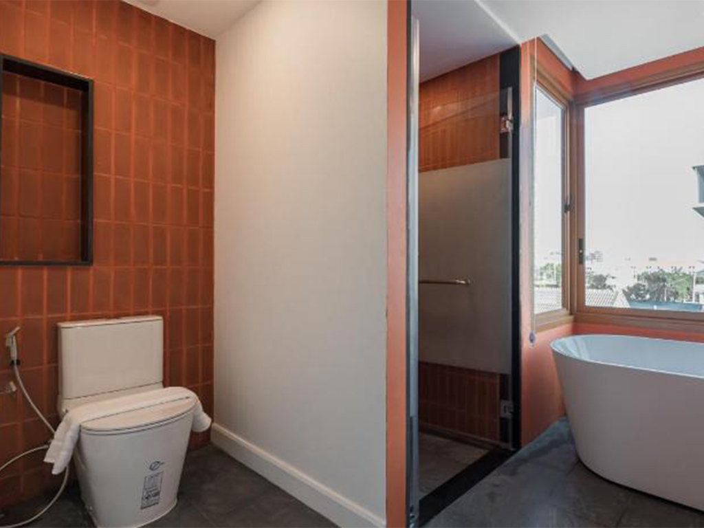 ORANGUTAN BATH POD SUITE
